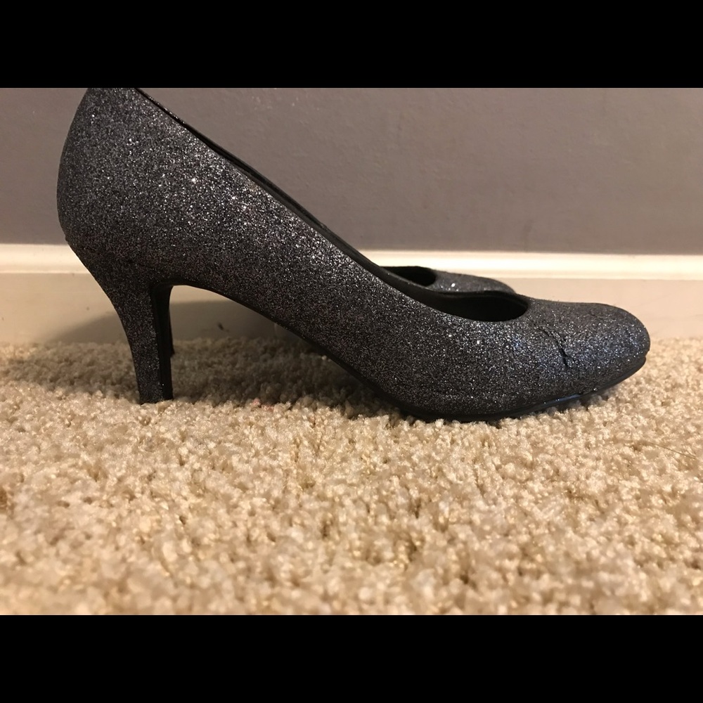 Heels - Picture 4 of 5